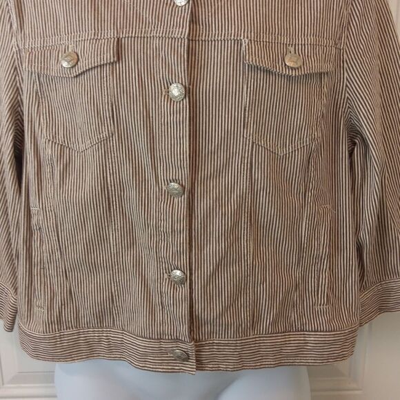 (3/$20) LAL brown and white pinstripe 3/4 sleeve jacket - Picture 3 of 12